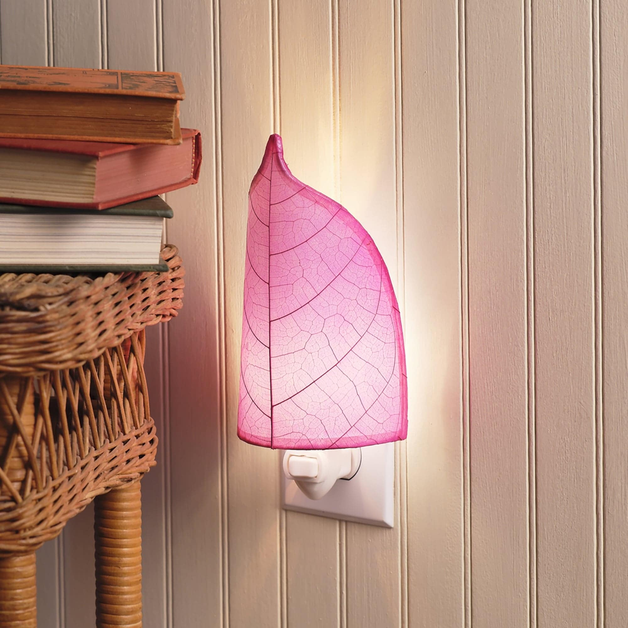 Eangee Handmade Leaf Nightlight, Cocoa Leaves Shade, 4 x 3 x 8 in. - 4 x 3 x 8