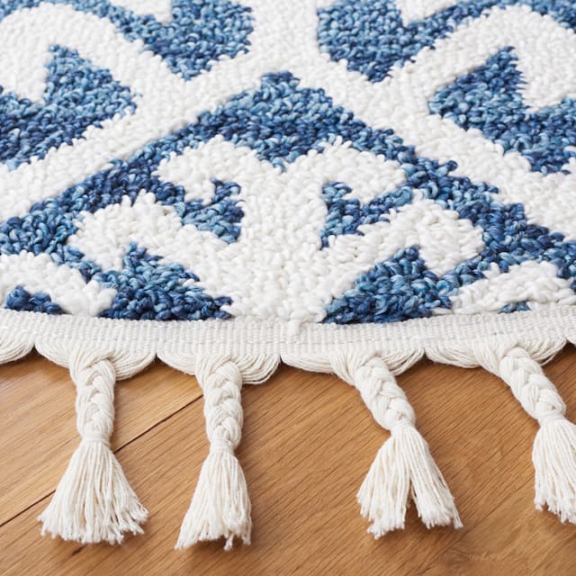 SAFAVIEH Moroccan Tassel Shag Iulieana Boho Tribal 2-inch Thick Rug