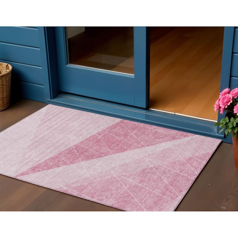 HomeRoots Geometric Transitional Rectangle Outdoor Rug - 3' x 5'
