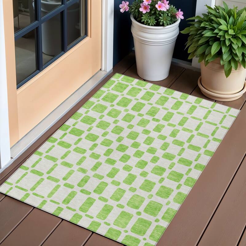 HomeRoots Geometric Transitional Rectangle Outdoor Rug - 3' x 5'