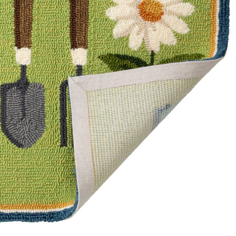 Indoor/Outdoor Garden Tools Hooked Polypropylene Accent Rug 24"x42" - 2' x 3'