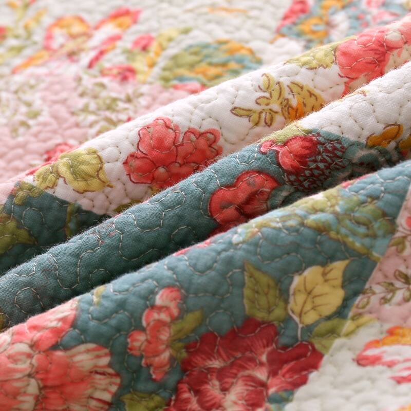 S&S Tania Floral Patchwork Print Reversible 3 Piece Cotton Quilt Set