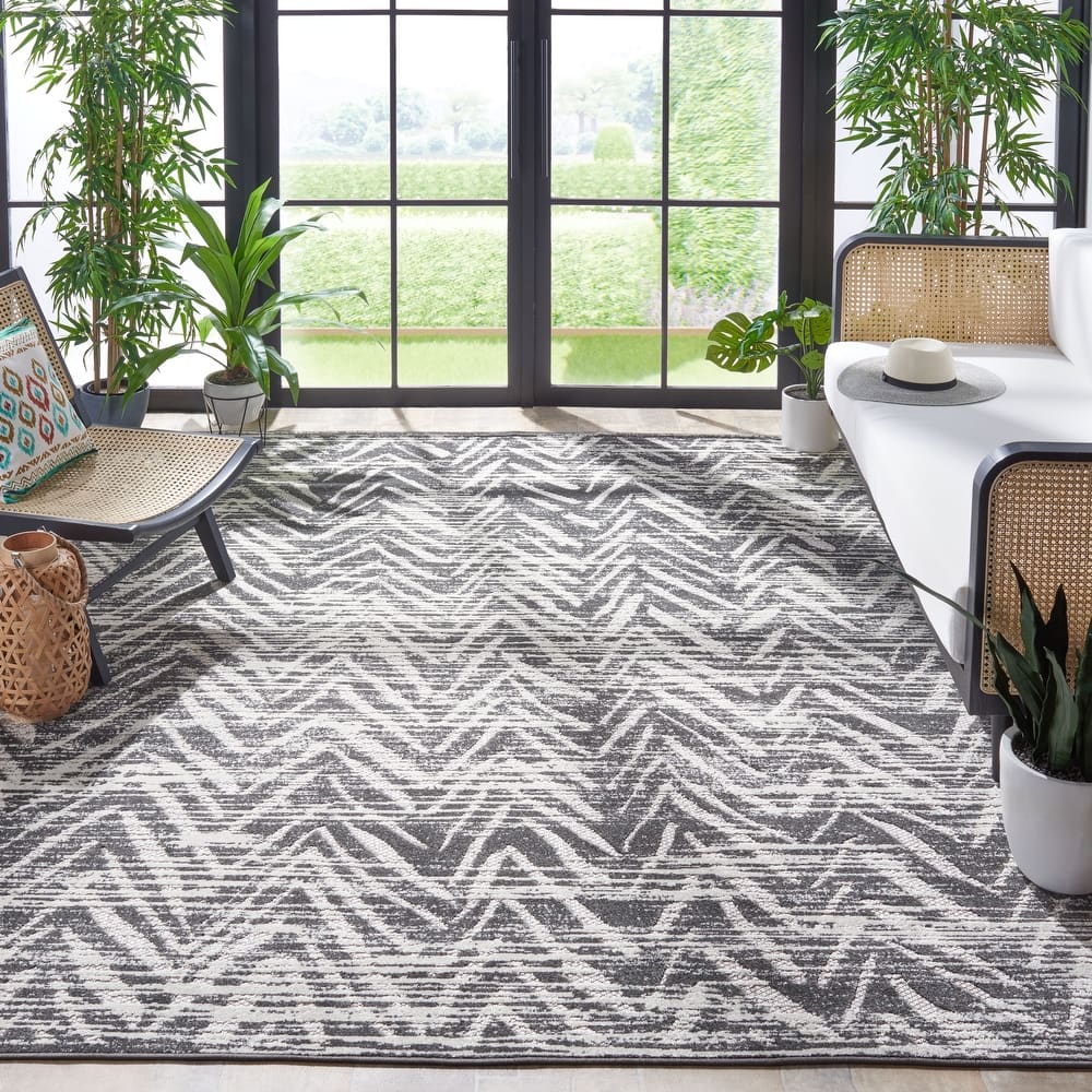 SAFAVIEH Cottage Eibhlis Chevron Waterproof Patio Backyard Rug