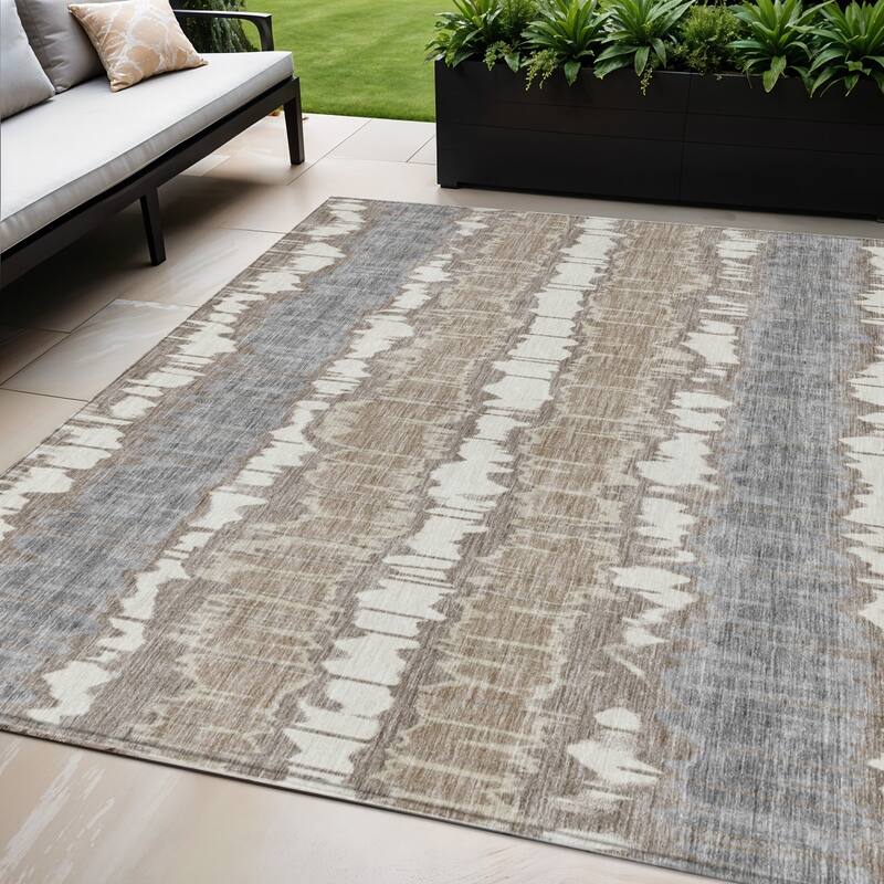 HomeRoots Striped Transitional Rectangle Outdoor Rug - 5' X 8'