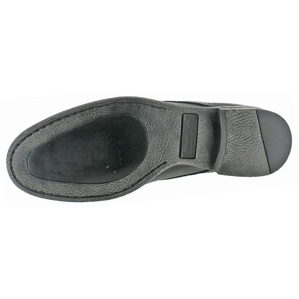 robert wayne chukka boots