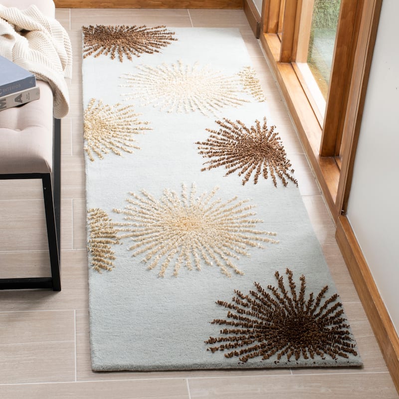 SAFAVIEH Handmade Soho Miyase Burst New Zealand Wool Rug - 2'6" x 8' Runner - Light Blue/Multi