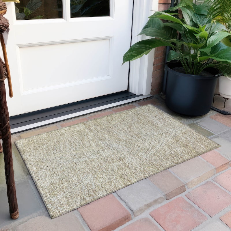 Machine Washable Indoor/ Outdoor Solid Geo Chantille Rug