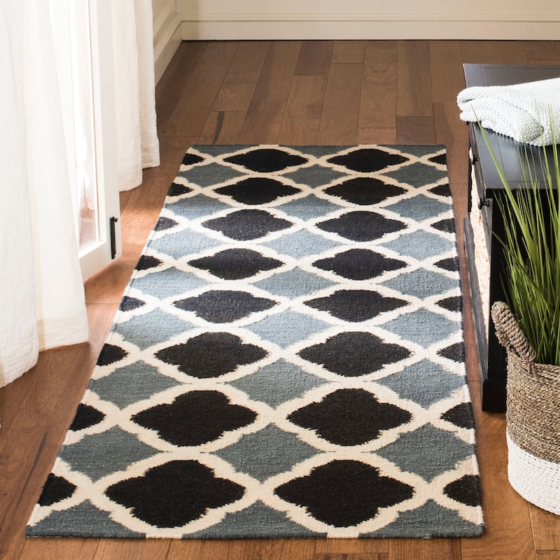 SAFAVIEH Handmade Flatweave Dhurries Bachisia Modern Wool Rug - 2'6" x 8' Runner - Blue/Navy