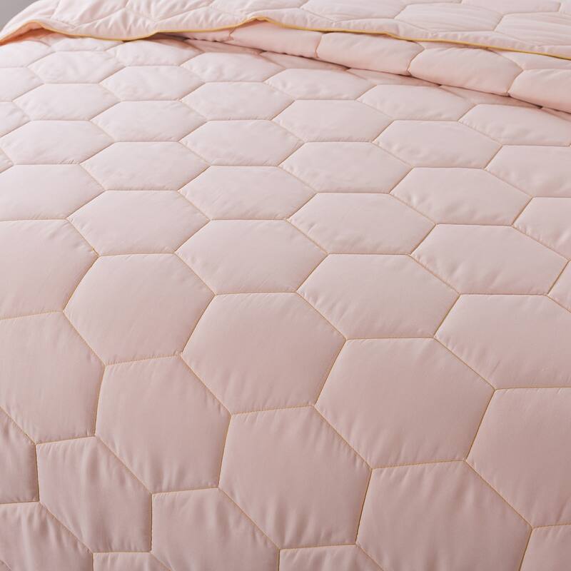 Honeycomb Color Contrast Stitched Lightweight Down Alternative Blanket