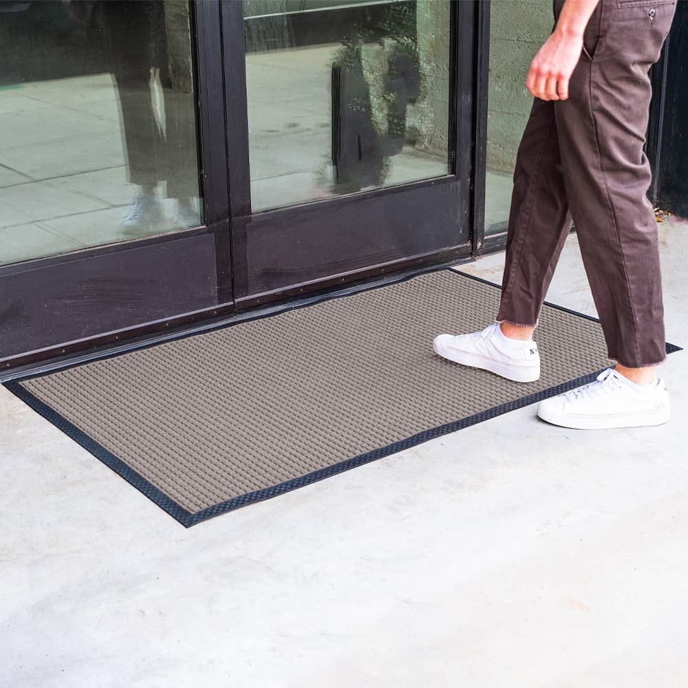 https://ak1.ostkcdn.com/images/products/is/images/direct/bb105e7d98fefe48ab981ed5715edd8845bae4d8/Envelor-Door-Mat-Indoor-Outdoor-Low-Profile-Commercial-Entryway-Rug.jpg