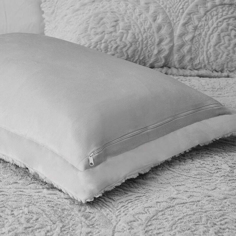 Embroidered Medallion Ultra Plush Comforter Mini Set