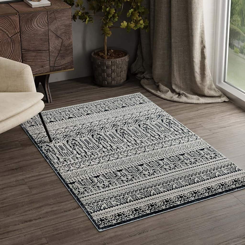 Southwestern/Lodge Richye Collection Area Rug