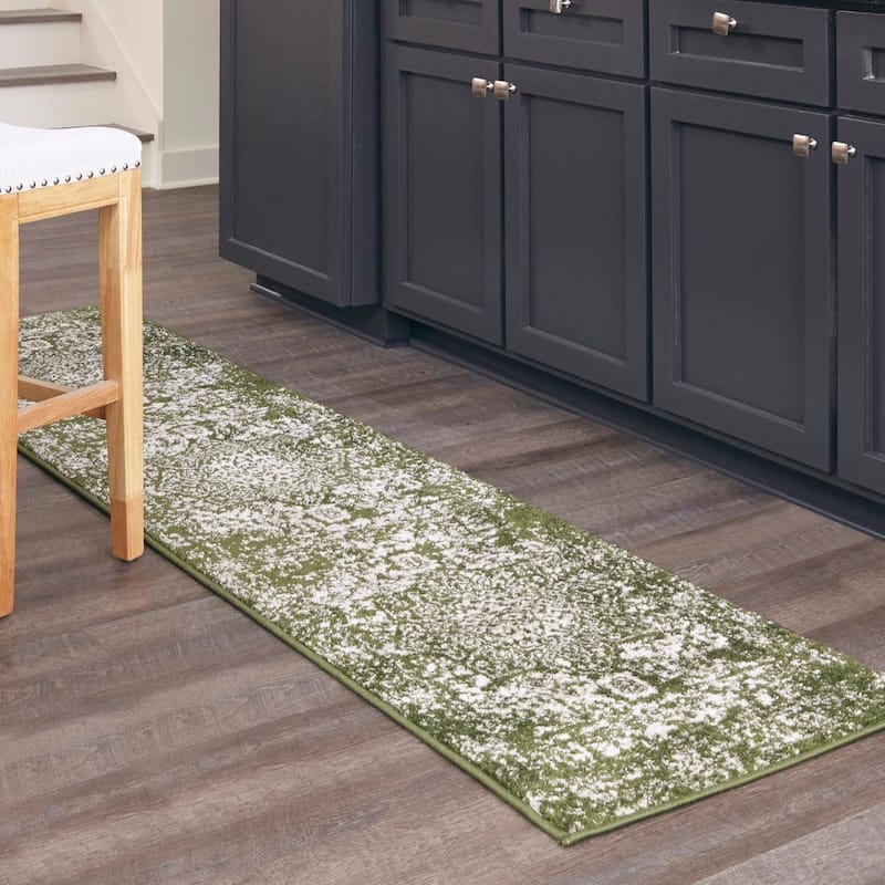 Traditional Brenda Collection Area Rug
