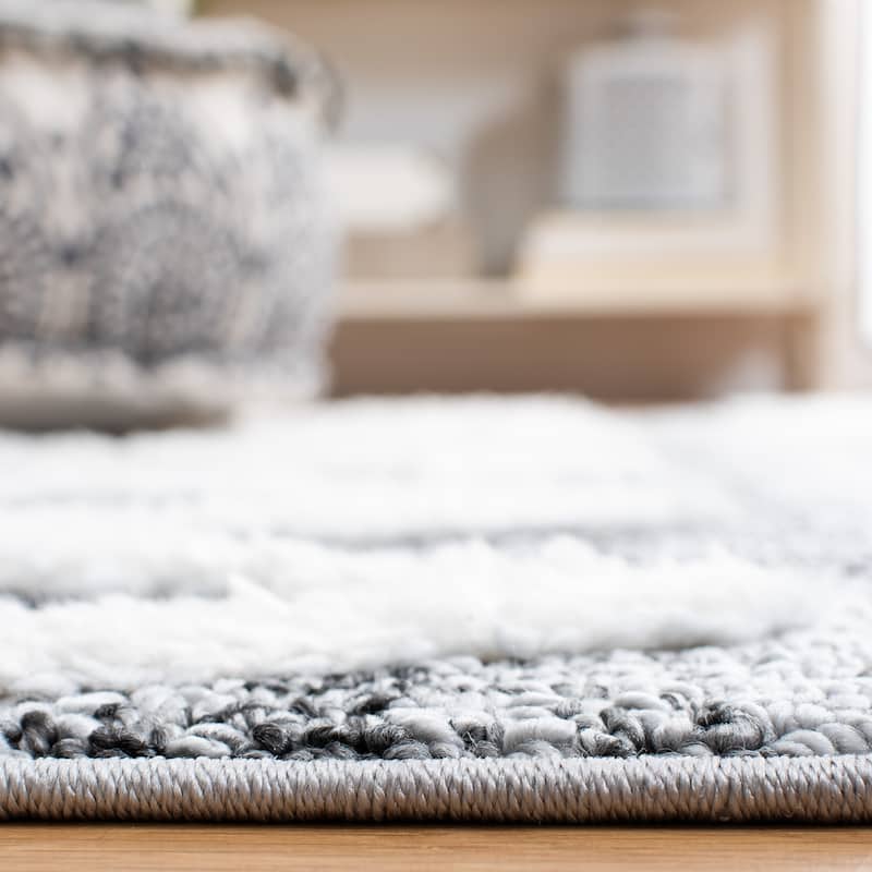 SAFAVIEH Moroccan Tassel Shag Astfridur 2-inch Thick Rug
