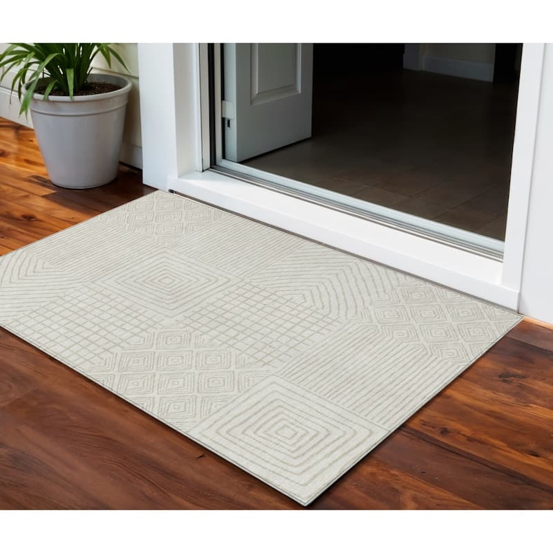 HomeRoots Geometric Transitional Rectangle Outdoor Rug - 3' x 5'