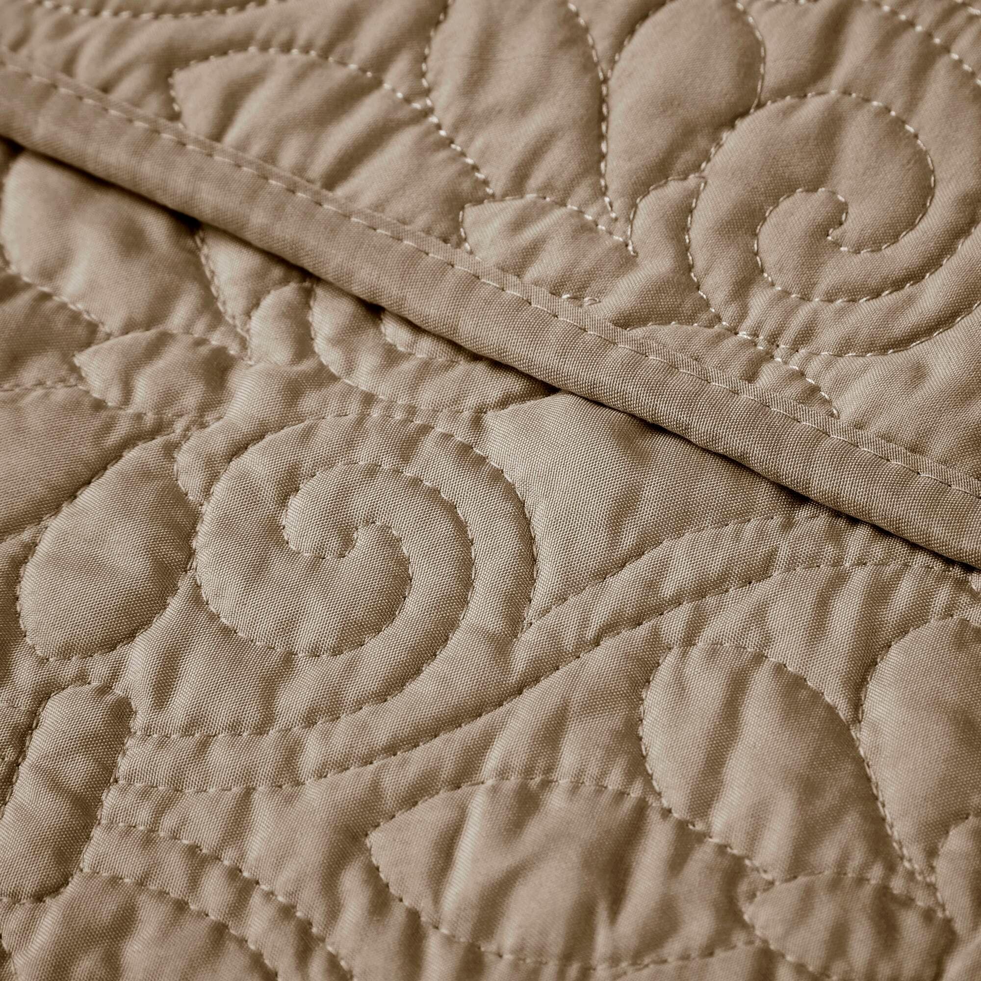 Madison Park Quebec Oversized Quilted Throw