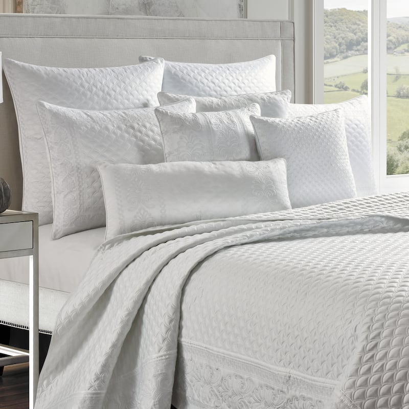 J. Queen New York Lyndon Coverlet Quilt