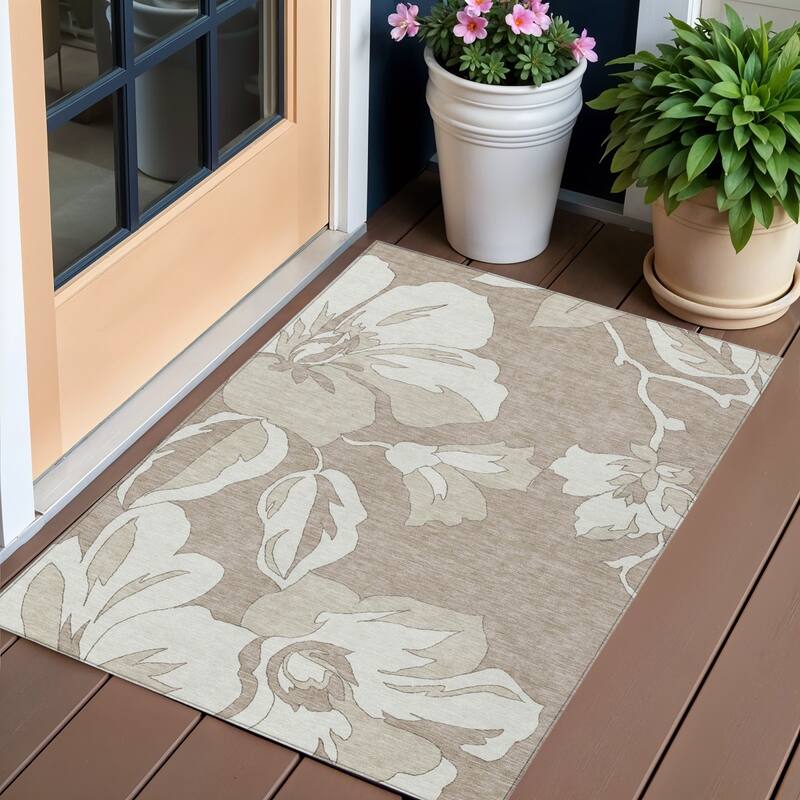 HomeRoots Floral Transitional Rectangle Outdoor Rug - 3' x 5'