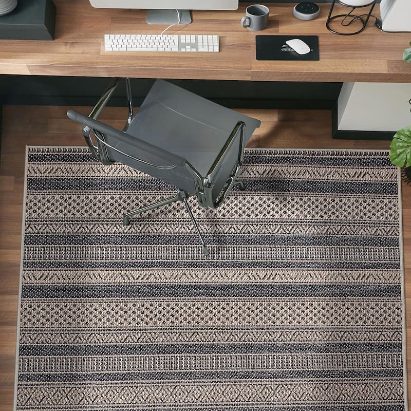 Contemporary Geometric Indoor/Outdoor Area Rug