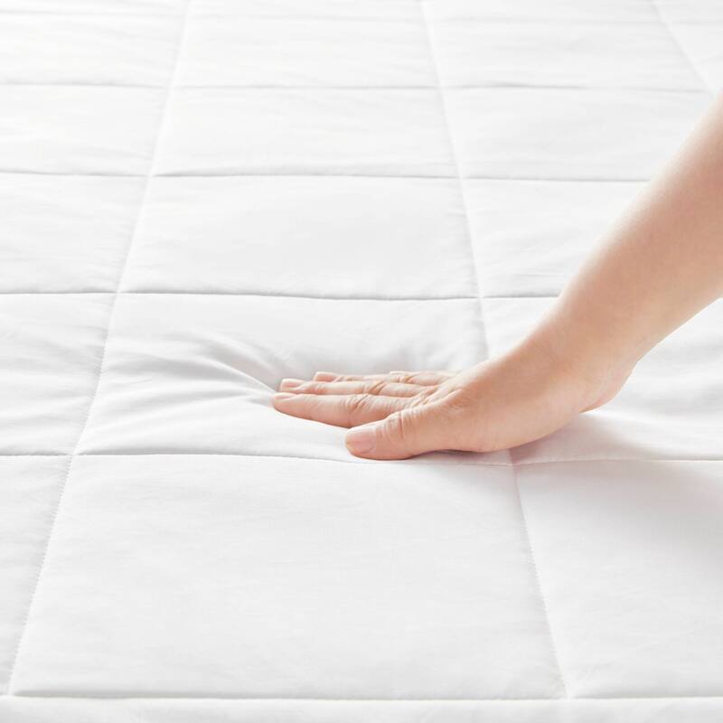 Sharper Image Cooling Touch Down Alternative Blanket