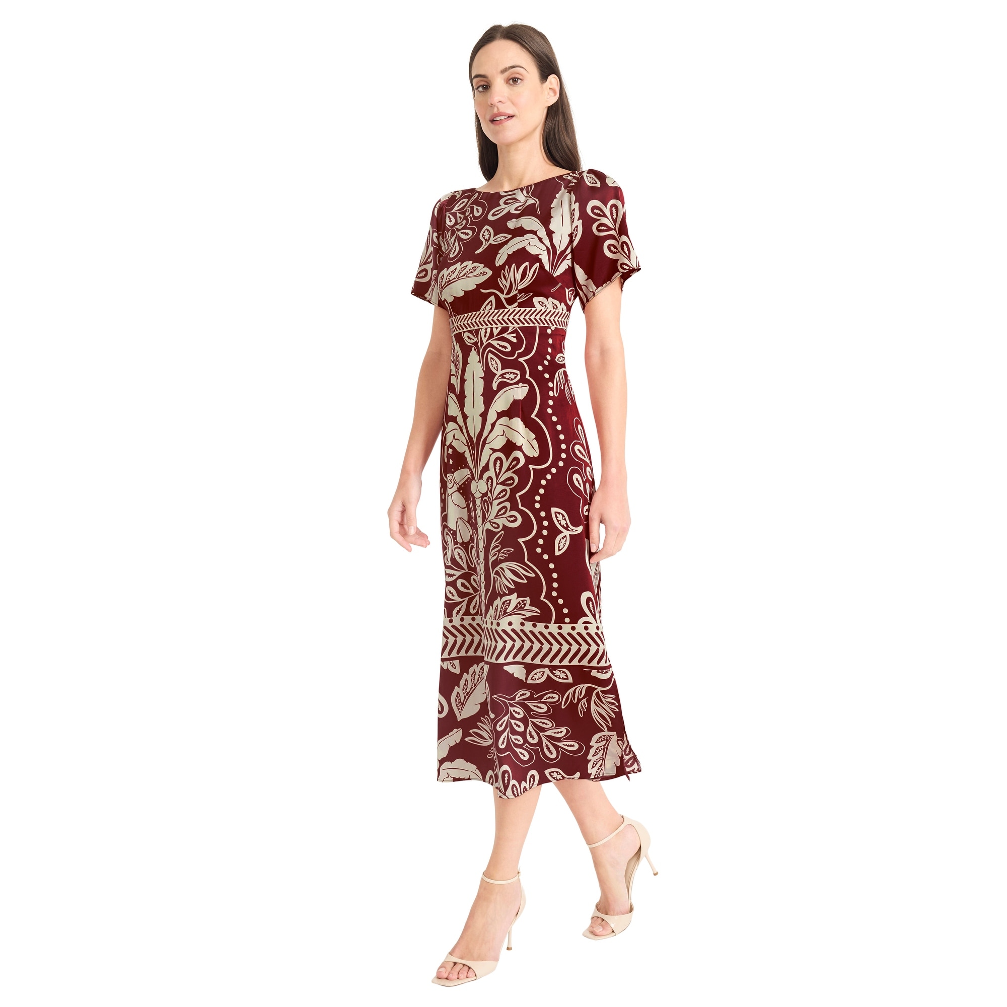 maggy london dress Nwt Ivory & Black - Size 14W its floral pattern and halter neckline make it a standout for special celebrations Maggy London Leaf Print Short