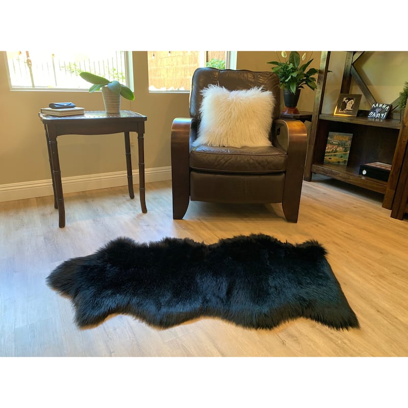 Highland Select Natural Long Wool Sheepskin 1-1/2 Pelt Shag Rug - 2' x 4'