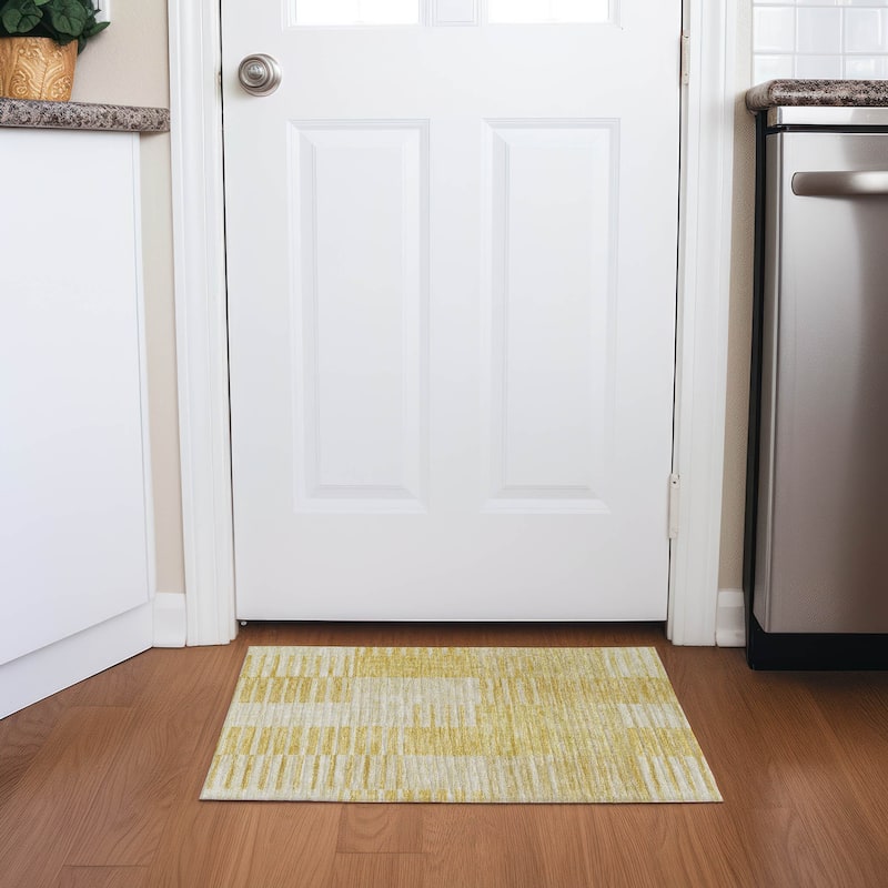 Machine Washable Indoor/ Outdoor Chantille Geometric Contemporary Rug - Honey - 1'8" x 2'6"