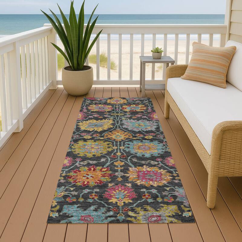 Machine Washable Indoor/ Outdoor Traditional Kashan Chantille Rug - Black - 2'3" x 7'6"