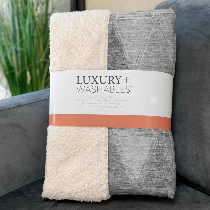 Premium Machine Washable Modern Diamonds Sherpa Throw Blanket