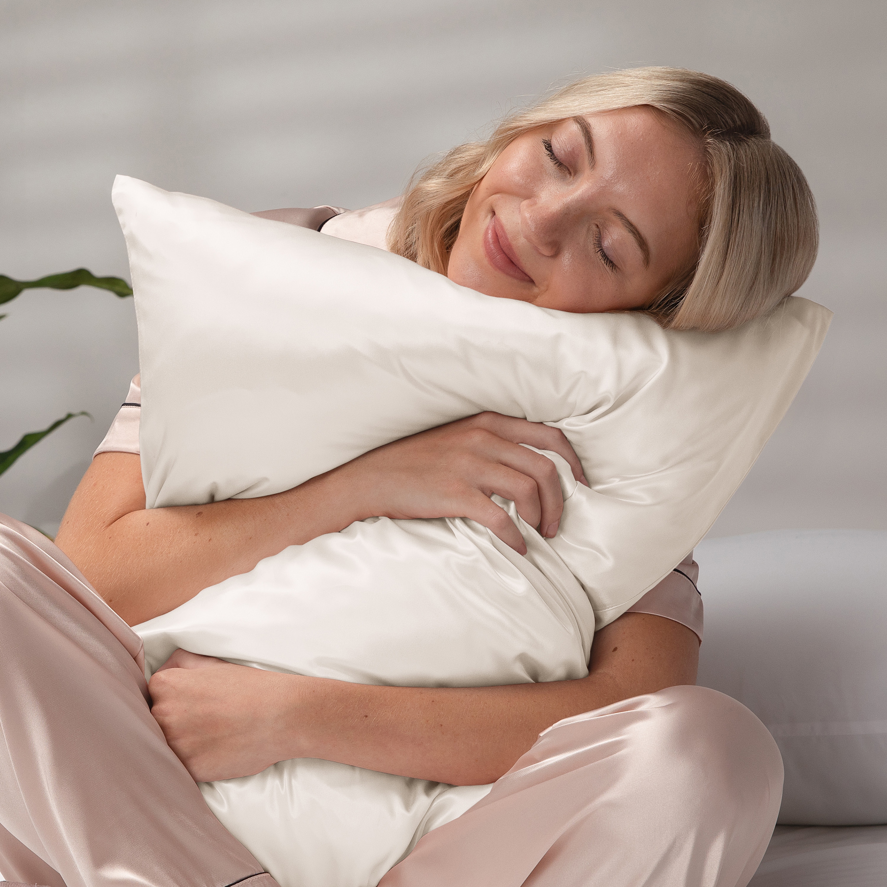 Becky Cameron 100% Mulberry Silk Zippered Pillowcase