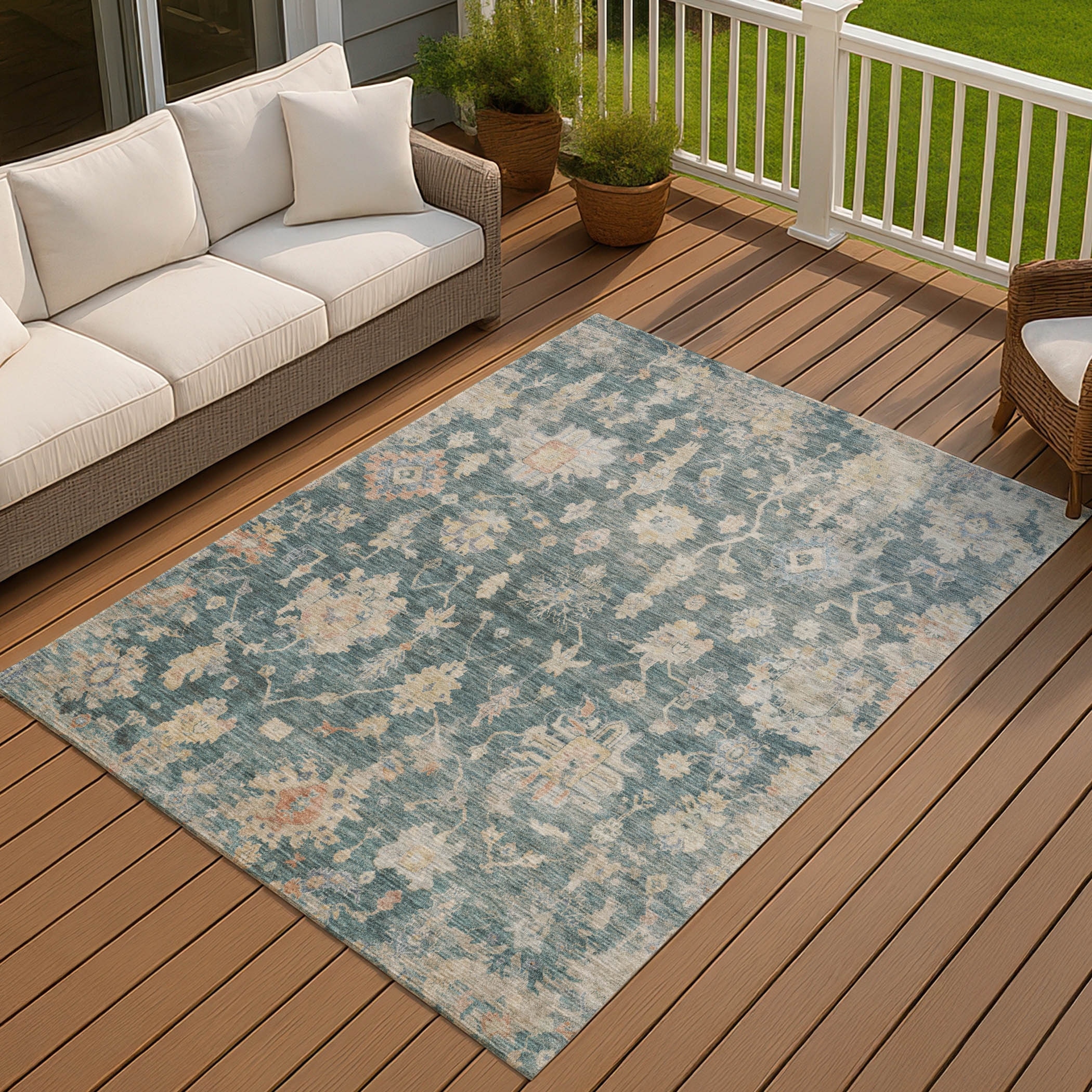 Machine Washable Indoor/ Outdoor Casual Traditional Chantille Rug