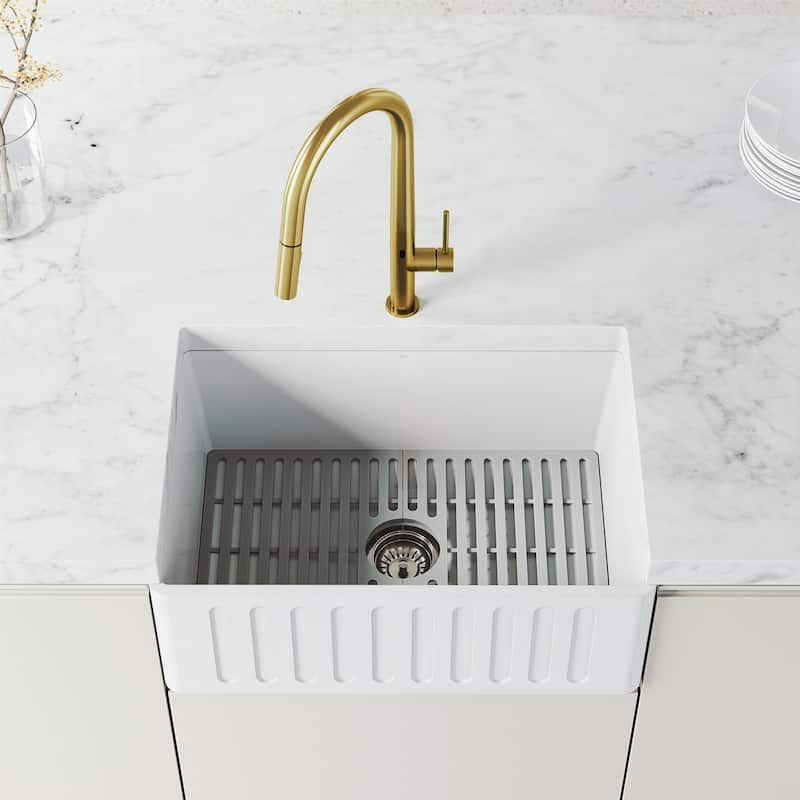 VIGO Greenwich 18" H Single Handle Pull-Down Sprayer Kitchen Faucet with Touchless Sensor
