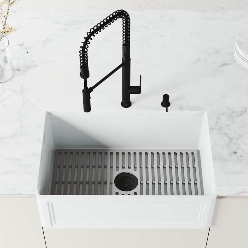 VIGO Sterling 23" H Single Handle Pull-Down Sprayer Kitchen Faucet