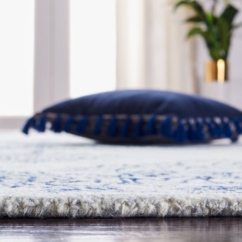SAFAVIEH Handmade Micro-Loop Riona Modern Wool Rug