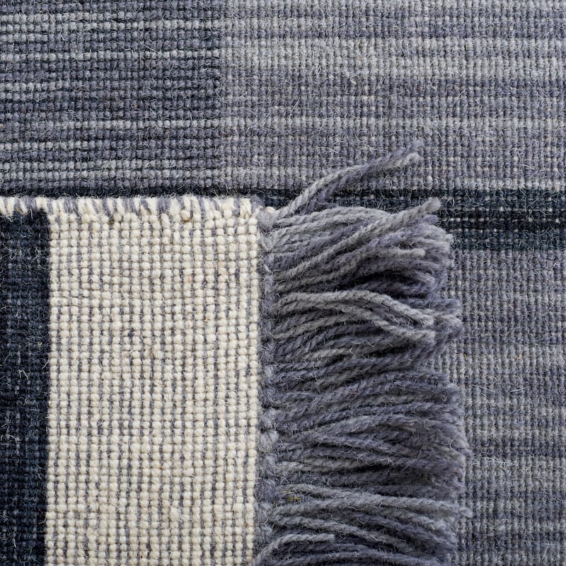 SAFAVIEH Striped Kilim Idell Wool Fringe Rug