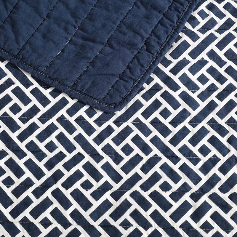 Nautica Lockridge Printed Motifs With Solid Reverse Cotton Quilt (Navy, 3 Piece Set)