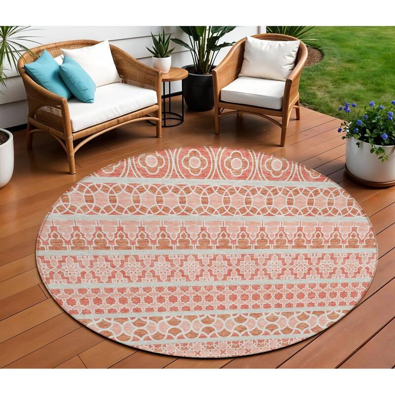 HomeRoots Quatrefoil Transitional Rectangle Outdoor Rug - 8' Round