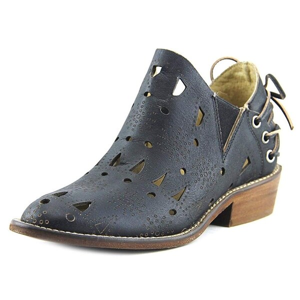 Shop Musse &amp; Cloud Womens COOLISE Leather Closed Toe Ankle