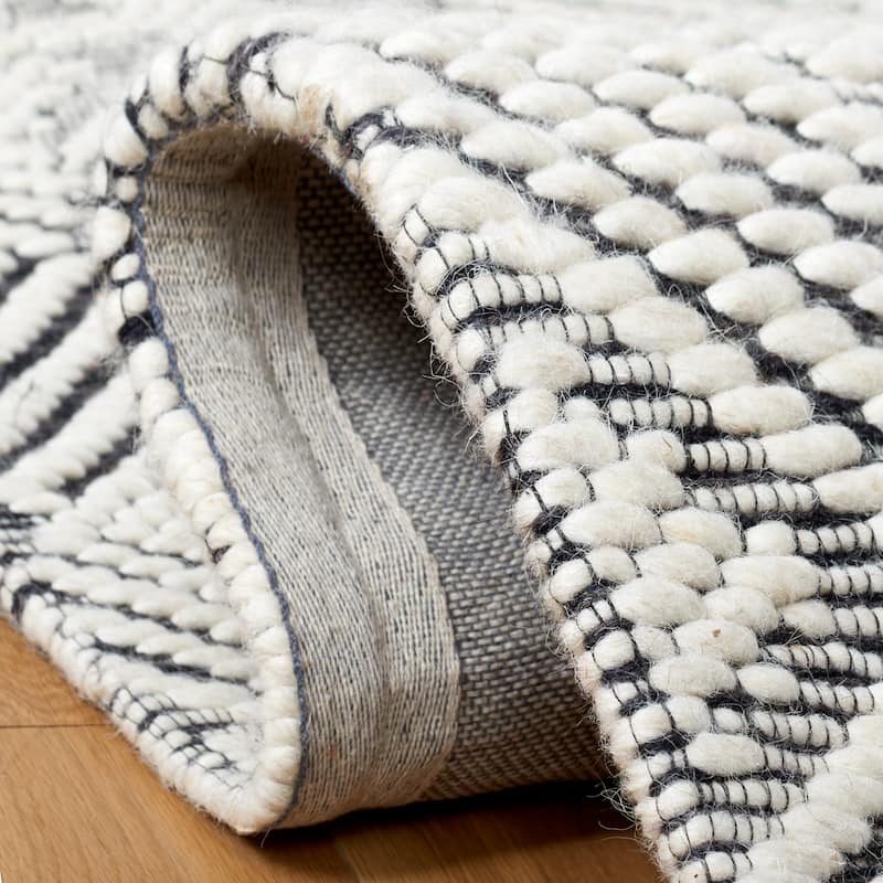 SAFAVIEH Handmade Marbella Beka Wool Rug