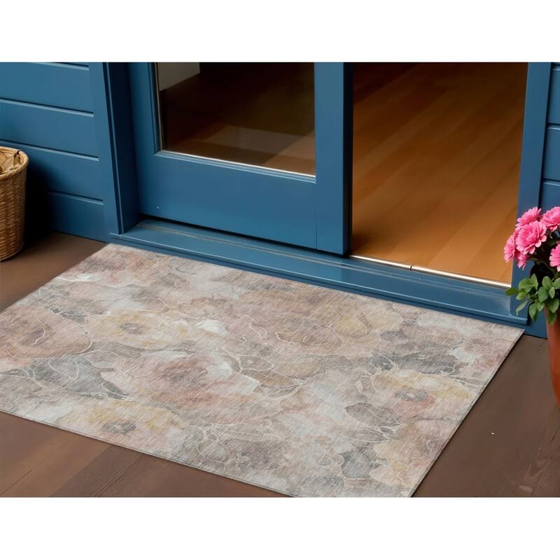HomeRoots Floral Transitional Rectangle Outdoor Rug - 3' x 5'