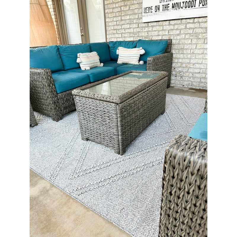 Hauteloom Areli Diamond Geometric Farmhouse Patio Outdoor Area Rug