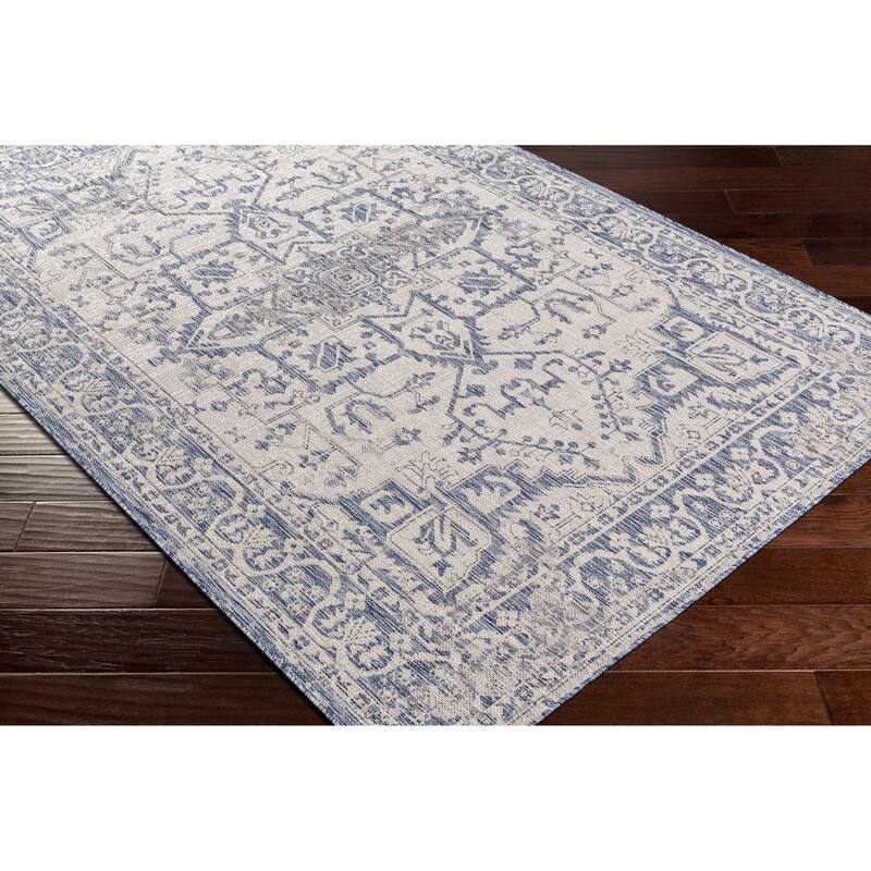 Livabliss Farrah Traditional Medallion Indoor/ Outdoor Area Rug