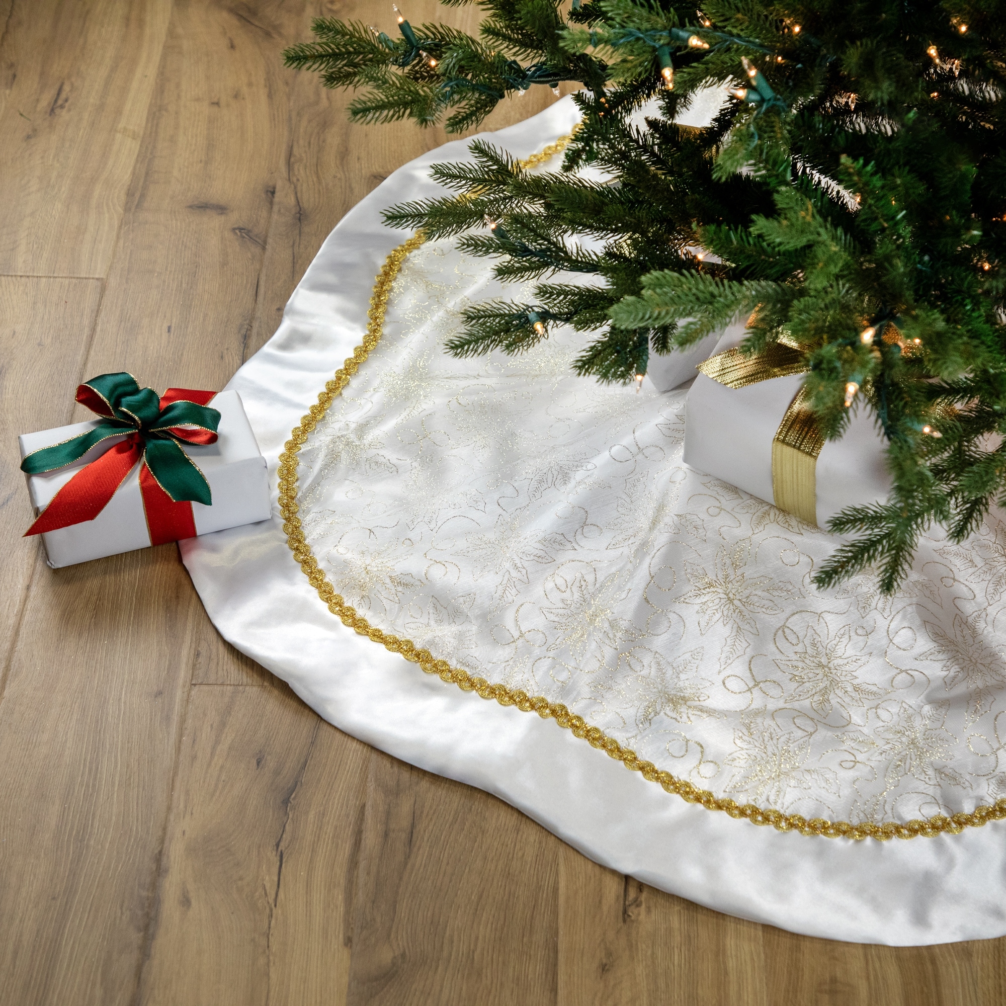 48" White and Gold Glitter Poinsettia Scalloped Christmas Tree Skirt - 48