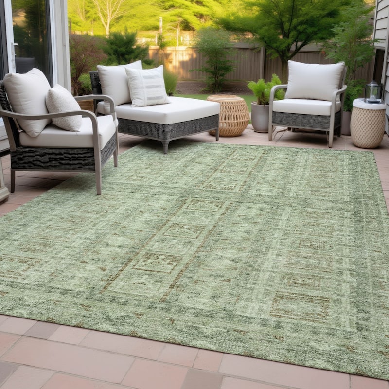 Machine Washable Indoor/Outdoor Global Traditional Chantille Rug