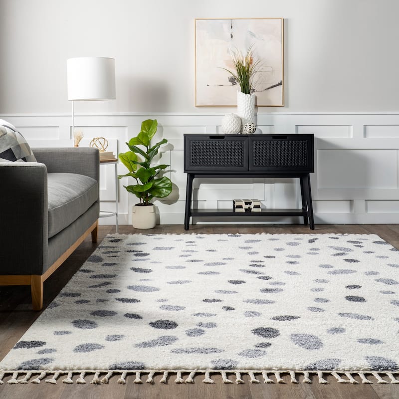 Nuloom Rudy Transitional Polka Dot Tasseled Area Rug