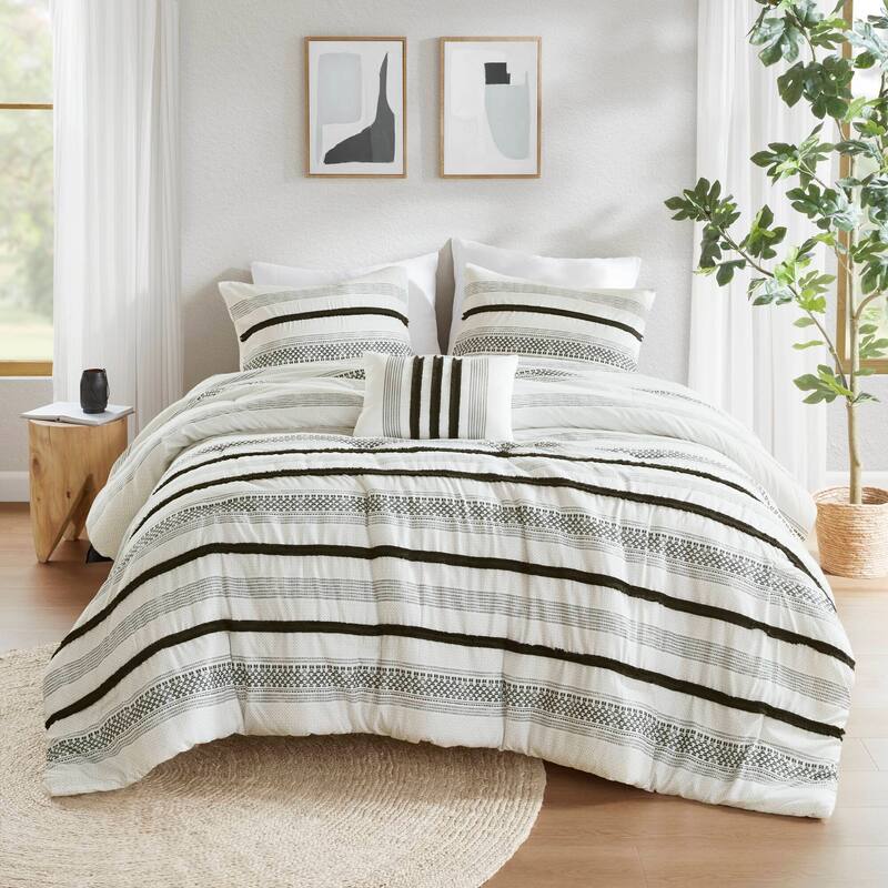GDF Studio - Carolina 7-Piece Stripe Comforter and Quilt Set