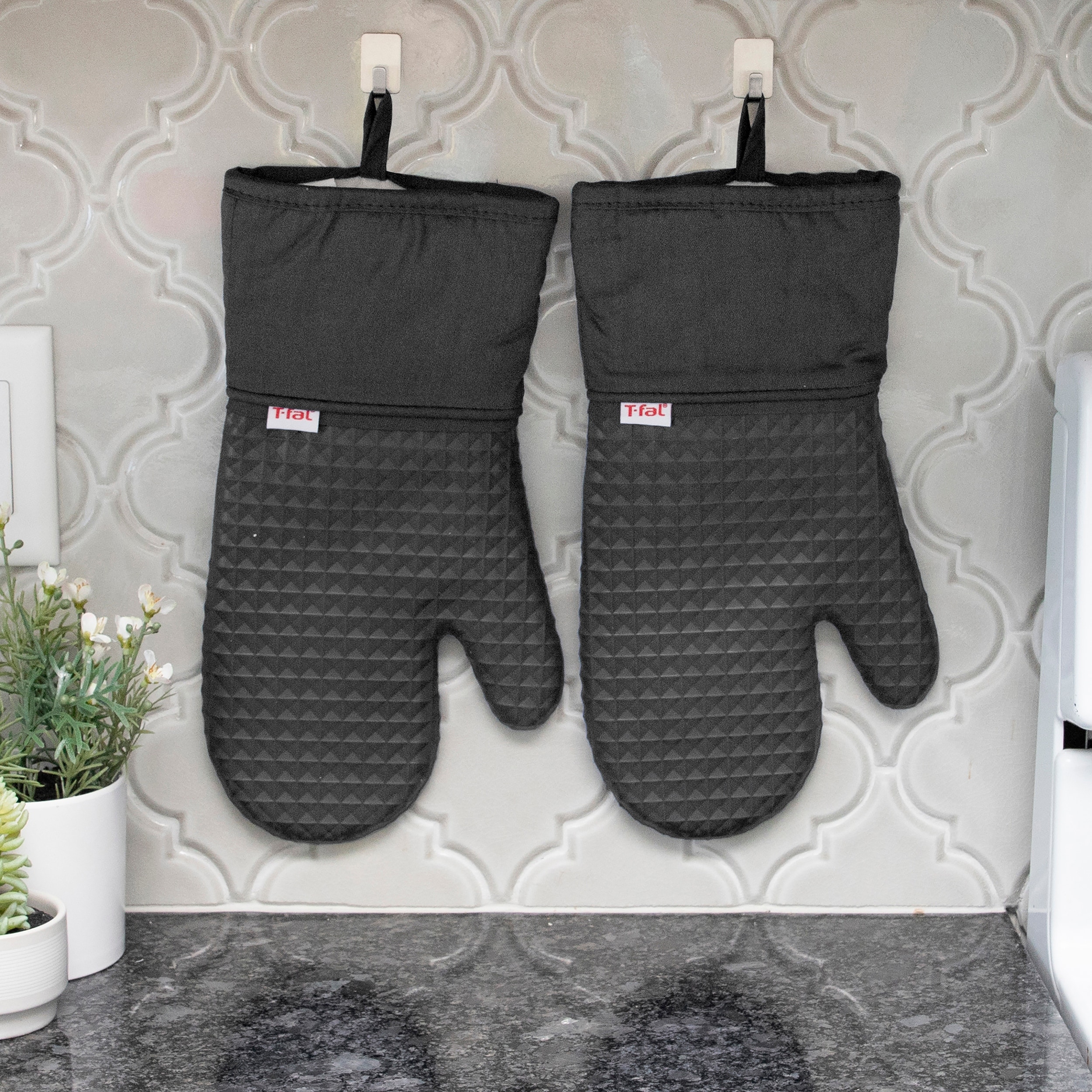 Lavish Home Oven Mitt One Pair Oversized Flame Heat Protection Big Mittens Pot  Holders Gray