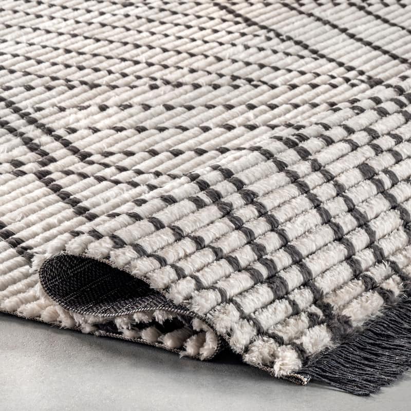 Nuloom Tatiana Soft Shaggy Textured Modern Diamond Fringe Area Rug