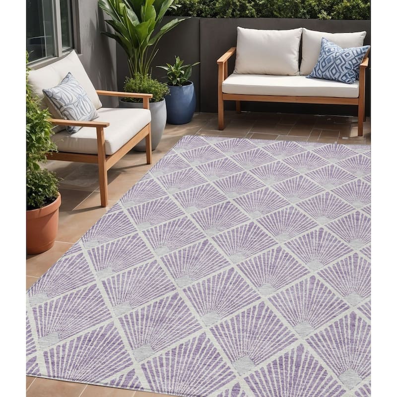 HomeRoots Geometric Transitional Rectangle Outdoor Rug - 5' X 8'