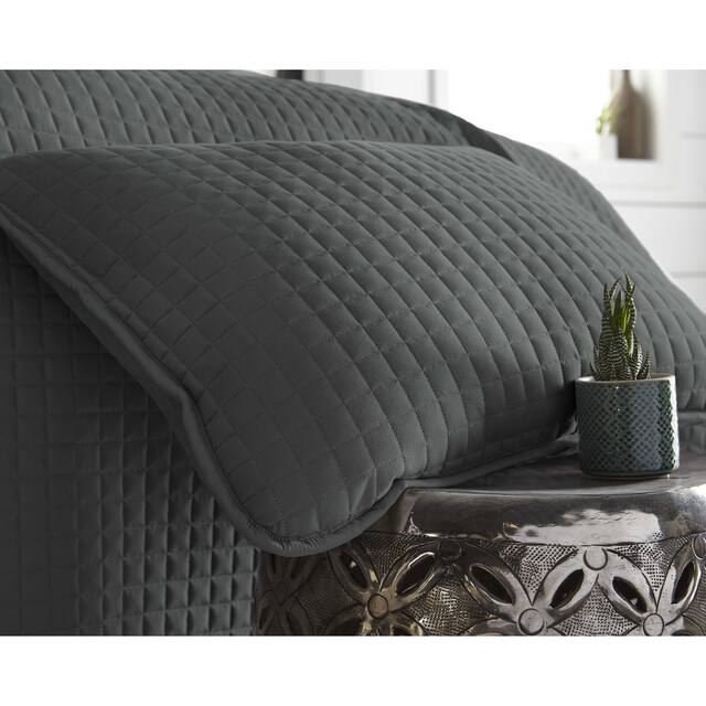 Oversized Solid 3-piece Quilt Set by Southshore Fine Linens